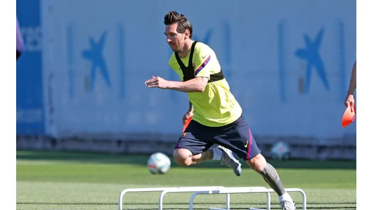 Jugó en Barcelona y reveló que entrenar con Messi le hizo pensar en retirarse