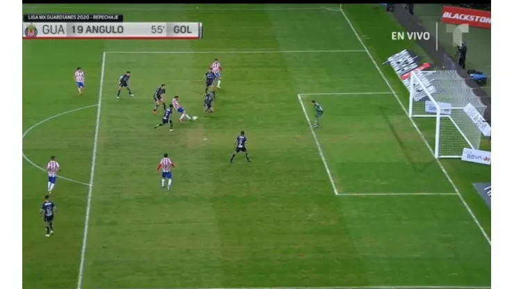 Gol de Jesús Angulo para Chivas.