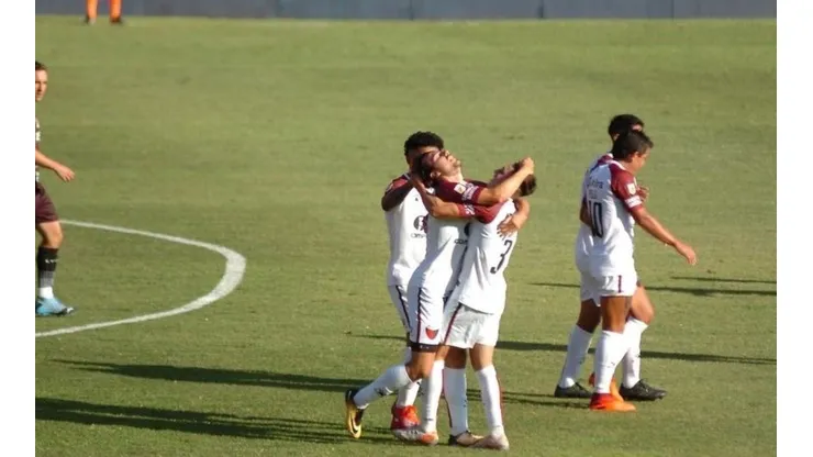 El festejo de los jugadores de Colón.