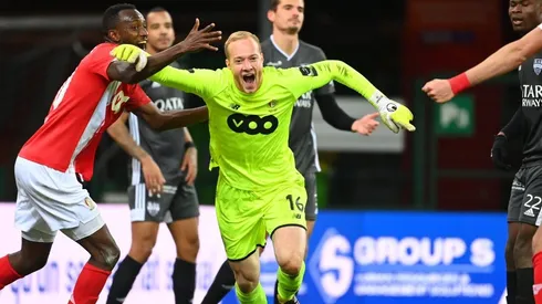 Video: un arquero marcó el gol más épico del mes en Bélgica
