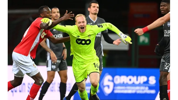 Video: un arquero marcó el gol más épico del mes en Bélgica