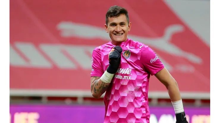 Gudiño no quiere pensar en una posible salida de Chivas. Fuente: Jam Media