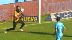 La pelota estaba viva: la única explicación al blooper del arquero de Arsenal