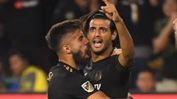 Diego Rossi y Carlos Vela