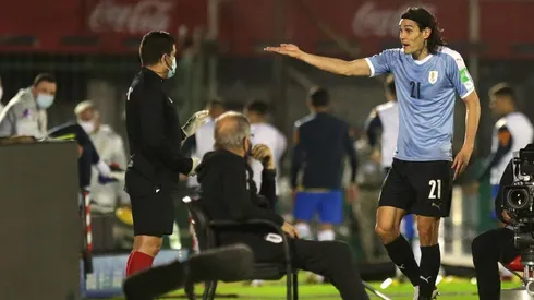 Cavani vio la roja y no jugará ante la Selección Argentina