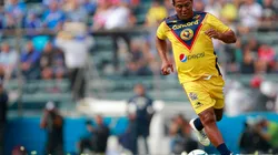 Carlos Santos cruzó a Mauricio Ymay y a Paco Gabriel de Anda.