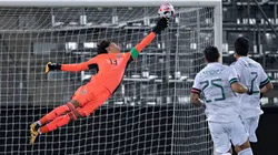 VIDEO: Memo salvó a México con una atajada increíble