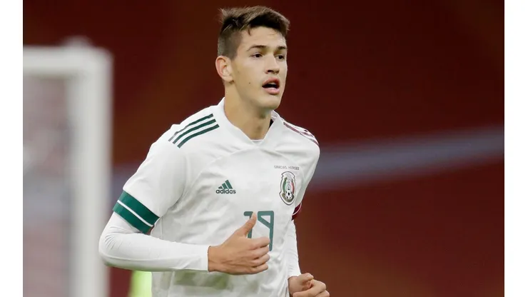 César Montes causa baja en la Selección de México