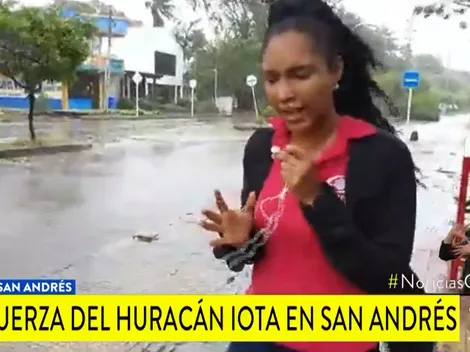 ¿Valiente o innecesario? Presentadora sale en medio del huracán a dar noticias
