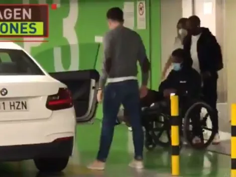 Qué fuerte: Ansu Fati salió en silla de ruedas del hospital