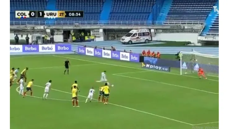 Colombia hizo penal y Luis Suárez puso el 2-0 para Uruguay sin problemas