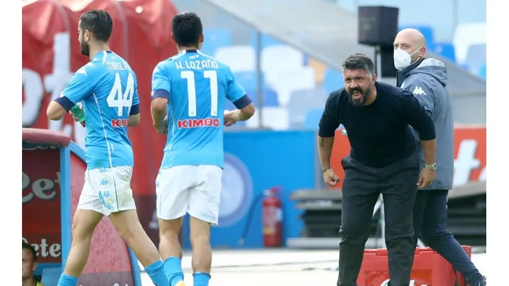 Chucky Lozano recibe indicaciones de Gennaro Gattuso
