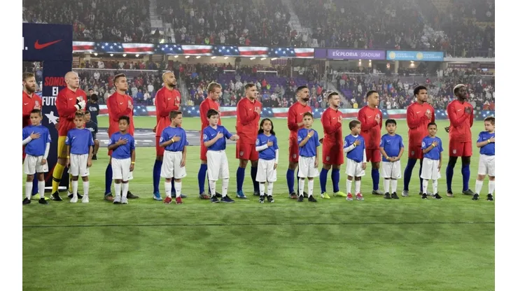 Formación titular de Estados Unidos vs. Gales