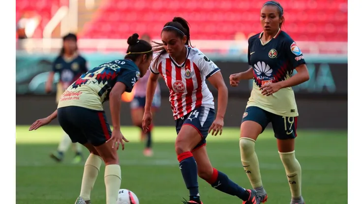 Andrea Sánchez aseguró que Chivas es favorito para el Clásico Nacional ante América.