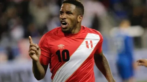 Jefferson Farfán se sumó a la lista de futbolistas que reflexionaron sobre momento político del Perú.