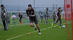 César Montes entrena con el Tri en Austria