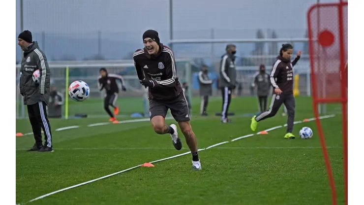 César Montes entrena con el Tri en Austria