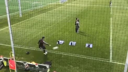 Raúl Jiménez ensayó una curiosa rabona con el Tri