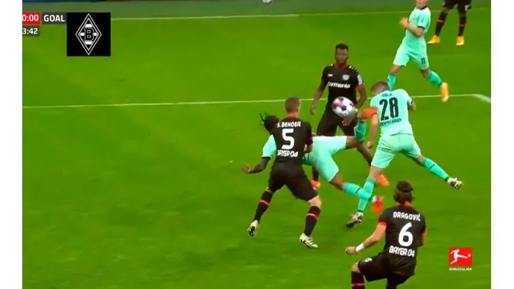 Así fue el golazo de Valentino Lazaro en la Bundesliga al Bayer Leverkusen.