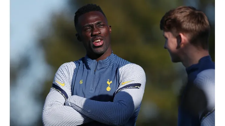 Dávinson Sánchez, jugador del Tottenham y la Selección Colombia.