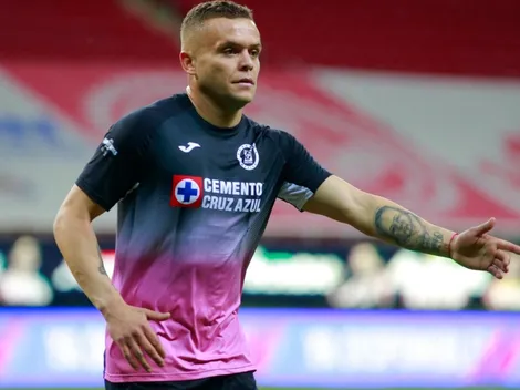 Aficionados de Cruz Azul criticaron a Jonathan Rodríguez por el penal errado