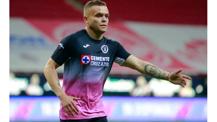 Jonathan Rodríguez recibió críticas por parte de los aficionados de Cruz Azul.