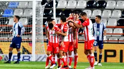 Necaxa festejó ante Pachuca sobre el final.