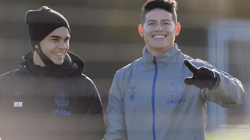 ¿Lo cuidan o no está listo? El detalle con James en práctica del Everton