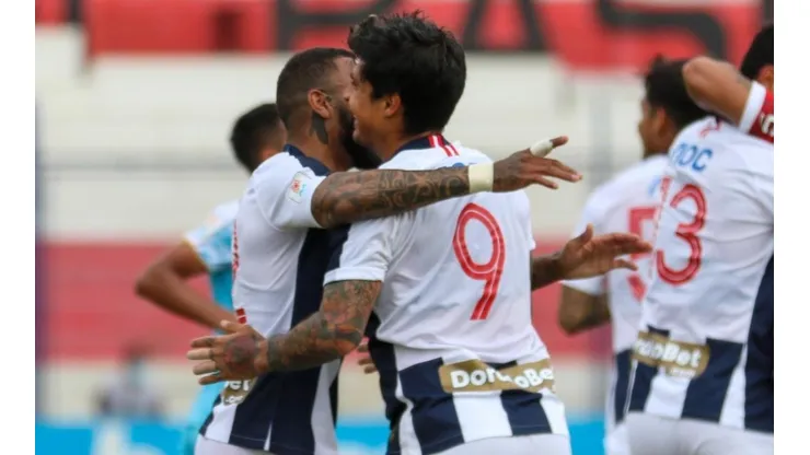 Alianza Lima bajó el rendimiento en el segundo tiempo y le pudo costar una derrota.
