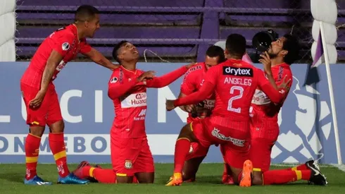 Sport Huancayo eliminó a Liverpool de Uruguay con golazos de Morales y Neumann.