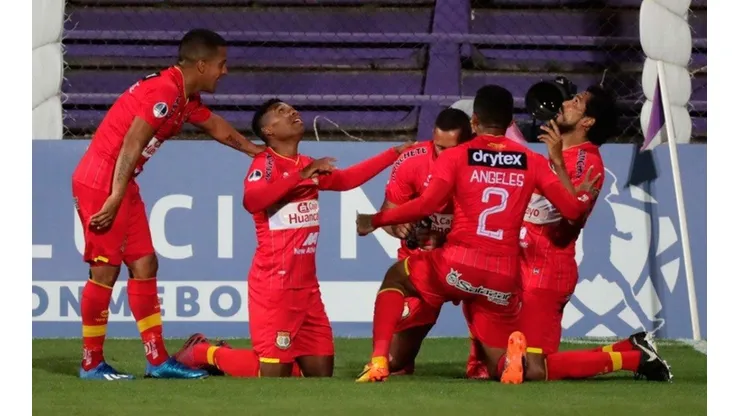 Sport Huancayo eliminó a Liverpool de Uruguay con golazos de Morales y Neumann.