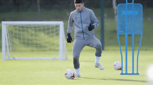 La 'James Cam': a lo Maradona, en el Everton le hacen seguimiento al '10'
