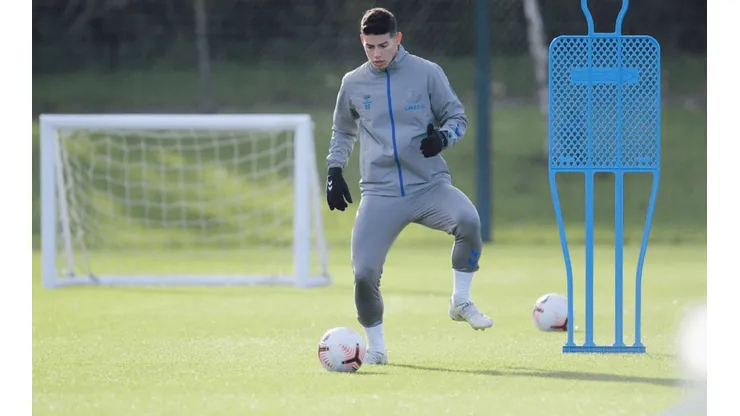 La 'James Cam': a lo Maradona, en el Everton le hacen seguimiento al '10'