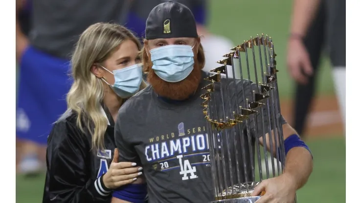 Turner rompió los protocolos tras ganar la Serie Mundial