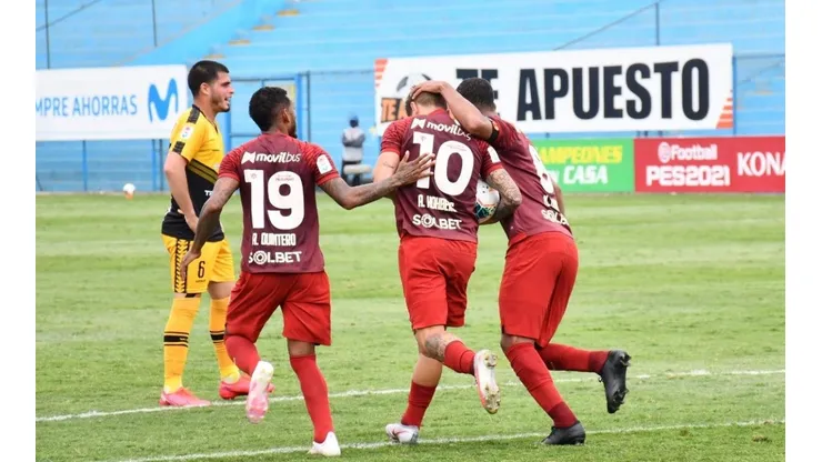 Universitario se complicó en todo el partido y pudo irse con la manos vacías.