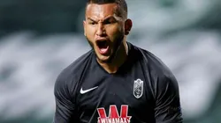 Luis Javier Suárez se estrenó como goleador en el Granada de España.