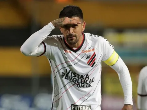 Lucho González no pudo ni completar el primer tiempo en otra derrota del Paranaense