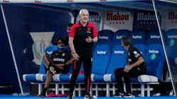 Javier Aguirre podría dirigir en Japón.