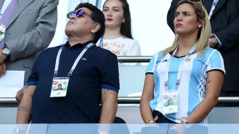Rocío Oliva junto a Diego Maradona.