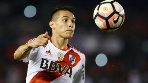 Carlos Auzqui con la camiseta de River.