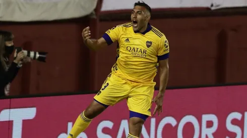 Foto de Ramón Abila en el gol de Boca ante Lanús.