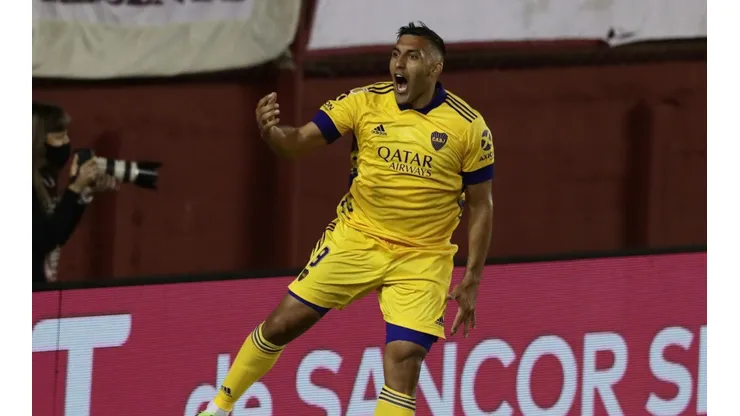 Foto de Ramón Abila en el gol de Boca ante Lanús.