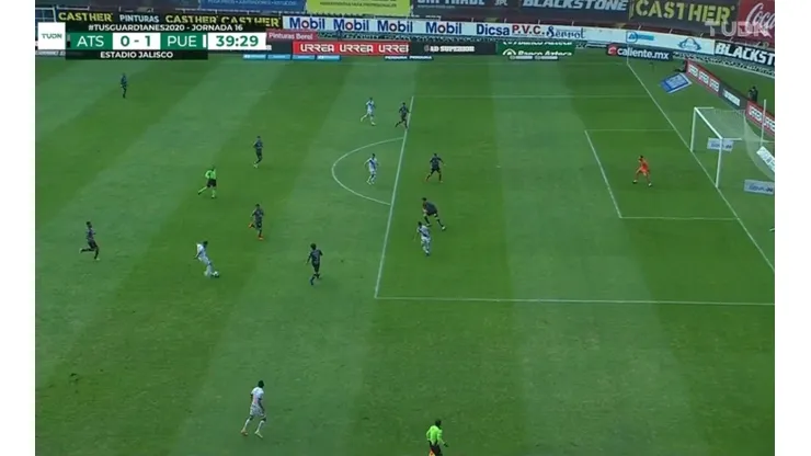 Golazo de George Corral para Puebla.