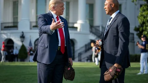 Donald Trump junto al ex lanzador de MLB, Mariano Rivera