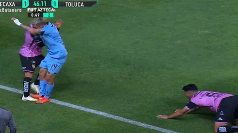 ¿Era roja? Polémica por la falta que le perdonaron a Rubens Sambueza