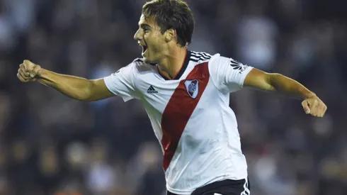 Santiago Sosa con la camiseta del Millonario.