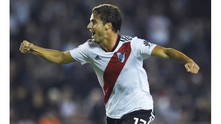 Santiago Sosa con la camiseta del Millonario.