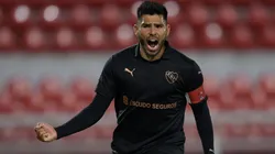 Independiente venció 1-0 a Atlético Tucumán, que jugó con diez casi 45'