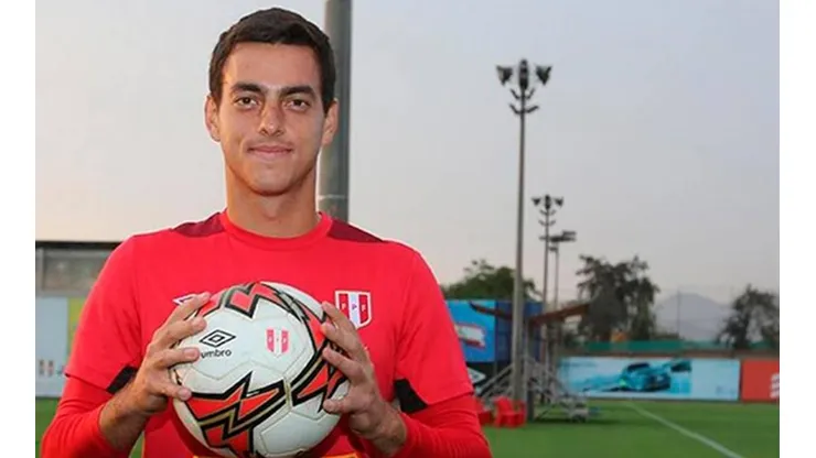 Alejandro Duarte ataja en el Sportivo Luqueño de Paraguay.