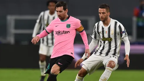 Foto de Lionel Messi y el momento del pelotazo.